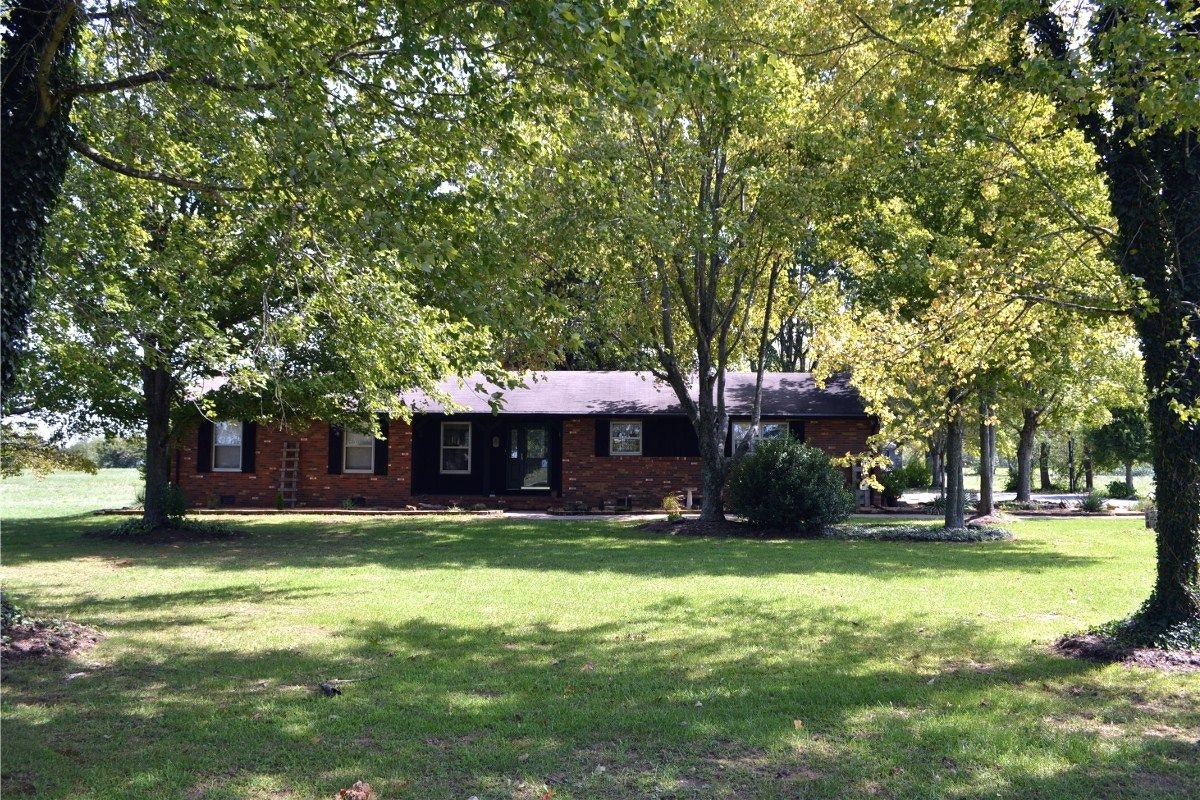 11189 State Route 94 East, Murray, KY 42071, Presented by Angelia Fry